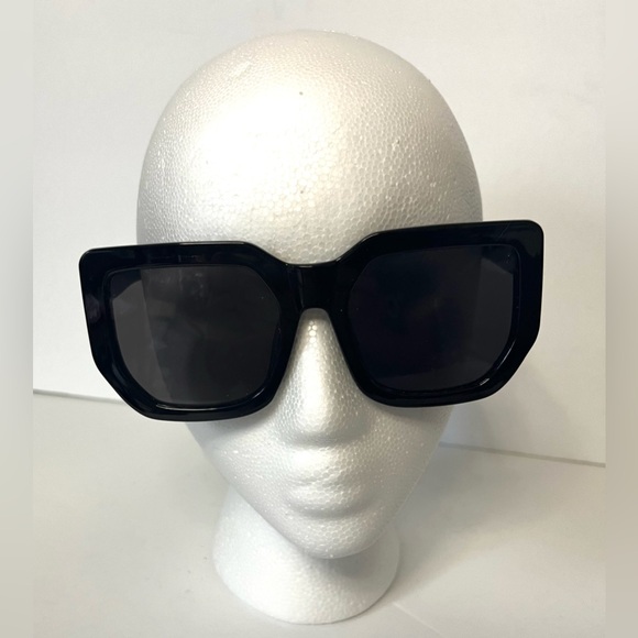 Accessories - Retro Oversized Square Frame Sunglasses Black Silver Tone Tiger Embellishment